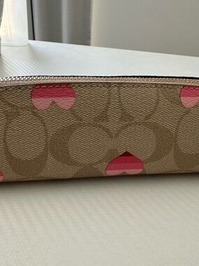 Coach Pencil make up Case In Signature Canvas With Stripe Heart Print